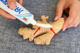 把牙膏挤在生姜上，原来作用这么厉害，家家户户都用得到，真实用视频封面