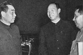 揭秘哪位中共高层曾戴着手铐走完长征全程？视频封面