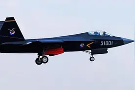 歼31上舰或将可能？各方面改进都已完成，专家：将服役144架视频封面