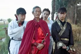 爆笑神箭手：蘑菇头射箭百发百中，妹大爷气的吐血，太逗了视频封面