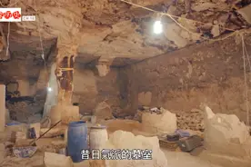 埃及木乃伊发掘现场，尸体遭盗墓贼破坏，考古学家还原历史真相！视频封面
