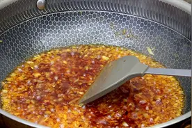 10分钟做一锅万能酱，秘制配方告诉你，卷饼拌饭炸酱面，吃啥都香视频封面