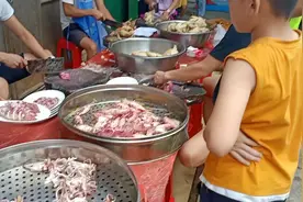 海南偏远小镇上的喜酒，一桌800的标准，看看有你喜欢的菜系吗视频封面