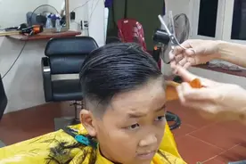 给小男孩剪大叔发型会变成熟？小男孩一脸懵逼又无辜的反应，亮了