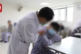 80后男护士入行15年：每天照顾100多名精神病人 从一头秀发到秃顶视频封面