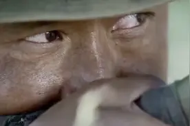 他是王牌狙击手，比张桃芳更精准，曾206枪击杀203人，是二等功臣视频封面