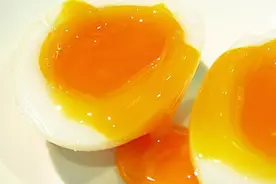 你爱吃溏心鸡蛋吗？知道吃多了有什么危害吗？今天告诉你，涨知识