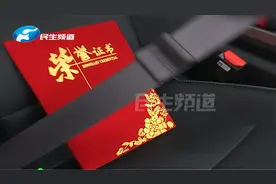 河南郑州：小莉捧着荣誉证书寻找主人，看看他是谁？视频封面