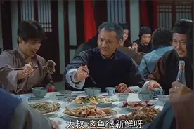 人吓鬼：徒弟吃饭手抽筋，结果鱼突然复活，声叔看出不对劲了视频封面