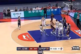 慢放16倍看周鹏这个球真是太欺负人了，感觉有点上情绪了呢！视频封面