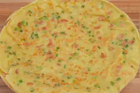 1碗面粉，3个鸡蛋，教你做简单好吃的蔬菜鸡蛋早餐饼，孩子超喜欢视频封面