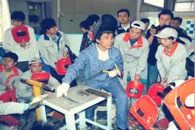 中国顶级焊工，名企开4倍工资送北京住房两套，他照样不为所动视频封面