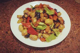 在家也能做大厨，芸姨教你做五花肉炒菠萝蜜籽，营养美味又健康