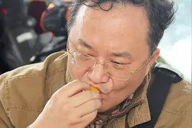 吃金桔时到底要不要去皮，我也是才知道，打开看看视频封面