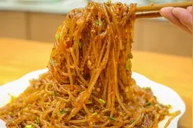 经典下饭菜“蚂蚁上树”，肉末挂在粉条上，根根顺滑不粘连视频封面