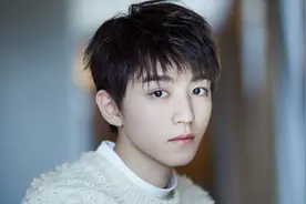 女生北电校园当面表白王俊凯，小凯先是一惊，然后回复了5个字视频封面