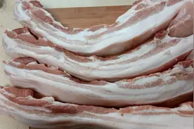 又是一年腌咸肉的时候，想要好吃主要在腌制，做法和配方全告诉你