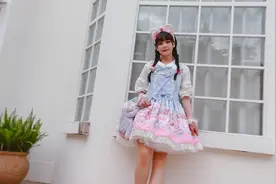 女朋友第一次鼓起勇气穿洛丽塔出门，我却给她拍了这个视频视频封面