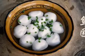 南方美食 ：鱼丸的地道做法，男生吃了长肌肉，女生吃了减赘肉