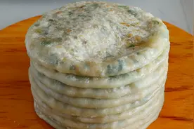 馅饼好吃和面很关键，皮薄馅足，个个鼓大泡，咬一口满嘴香