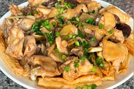 腐竹蒸滑鸡这样做真好吃，鸡肉嫩滑鲜香，腐竹软嫩，做法还特简单视频封面