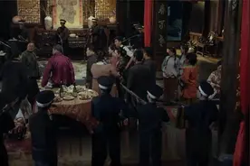新兵刚上战场吓得腿软，不料手榴弹一丢一个准，绝了！视频封面