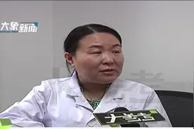 孩子不爱说话，一生气就撞头，医生：自闭症要早发现早干预