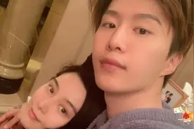 范丞丞晒与全家合影，一家人颜值超高，对范冰冰的称呼更是宠溺！视频封面