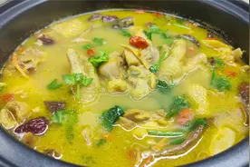 炖鸡汤时，一定不要直接下锅炖！教你一招，汤鲜肉嫩无腥味视频封面