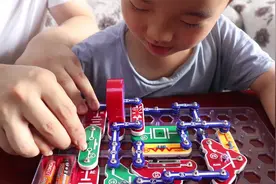 电学小子：骁爸玩具自制发报机，大家一起来学习怎样发送求救信号视频封面