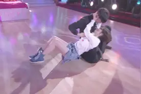 好声音丁丁携手舞蹈男神张傲月，演绎浪漫舞蹈，真是男才女貌！视频封面