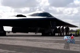 美国空军首架B-21“突袭者”轰炸机进入地面测试阶段视频封面