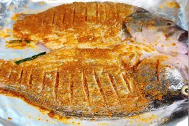 烤鱼原来这么简单，大厨教你诀窍，鱼肉鲜嫩入味，香辣过瘾真好吃视频封面