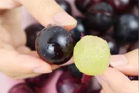 吃了20年葡萄才知道，葡萄去皮有妙招，1分钟剥一大盘，干净快速