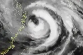 台风“烟花”实时卫星云图曝光  狂风暴雨巨浪来袭登陆时间前移视频封面