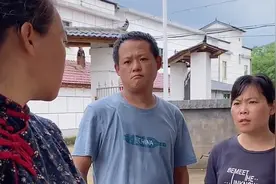 弟弟夫妻表面答应去做事，饭后就开始变卦，结尾还在哥面前邀功！视频封面