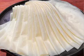 一个面团2种做法，还愁春饼难做么？扯不破，卷不烂，立春做起来视频封面