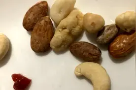“三只松鼠”被曝存在质量问题！官方：已赔付，寄回产品已送检视频封面
