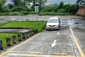 科目二半坡起步，如何找好30公分？听驾校教练的准没错视频封面