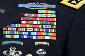 军装左胸上的“马赛克”代表什么意思？中美差别原来这么大