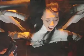 江映月被两壮汉审问，用的刑罚竟然是挠脚心，笑哭了！爆笑挠脚心视频封面