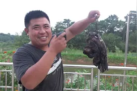 放了5年的腊肉长满霉斑和包浆，炒出来是什么味道？敢吃的人不多