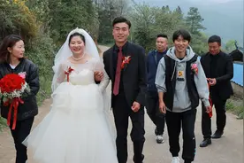 我们结婚了，以后的日子我们携手同行，有你在身边我很幸福，视频封面