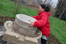 胖妹吃饱了撑得慌，和村里大磨盘杠上了，回家熬锅大骨汤，喝过瘾视频封面