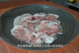 二叔家有喜事叫人吃饭，猪肉大块直接白水煮熟，肥而不腻Q弹美味