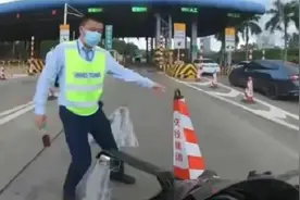 网红骑摩托上高速被拦摔倒后续：账号成私密，网友质疑炒作视频封面