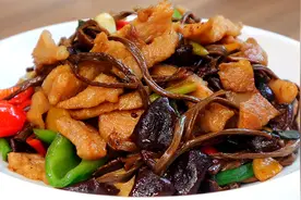 饭店特色菜【茶树菇炒猪颈肉】简单快手又下饭，肉质Q弹人人爱！