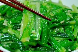 饭店的油麦菜是这样炒的，怪不得爽脆好吃不出水，收藏了视频封面