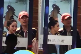 董璇深夜与高伟光聚餐，两人饭后还当街拥抱着，难道他们有故事？视频封面