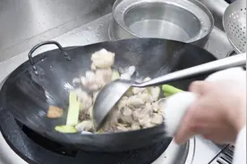 家常菜：“香菇炖鸡”的正确做法，没有复杂调料，特别适合懒人